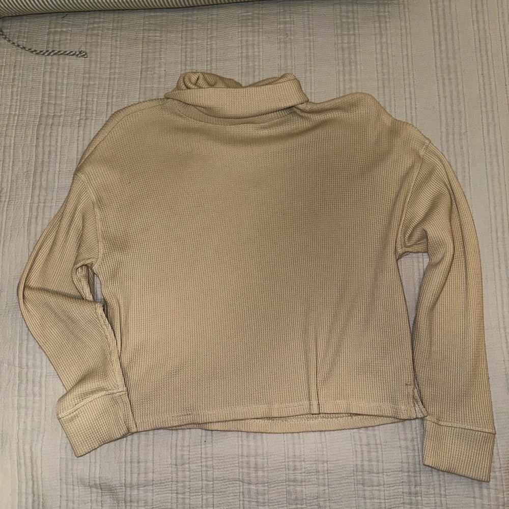 Abercrombie & Fitch Long Sleeve Cropped Waffle Knit Top| GUC | Size M